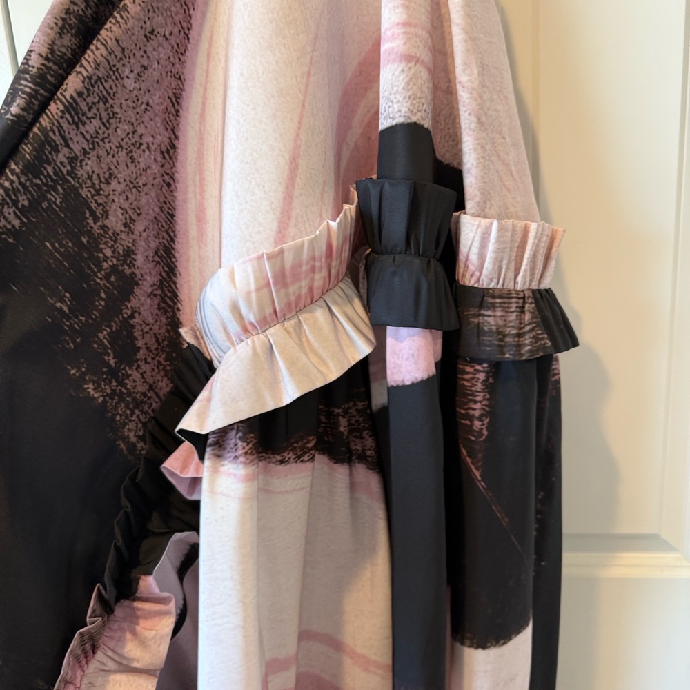 Alexander McQUEEN Soft Blush Pink Dress with Black Trim - Picture 2 of 10